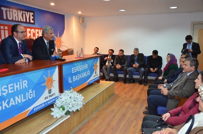 Bakan Bozkır, Ak Parti’yi Ziyaret Etti