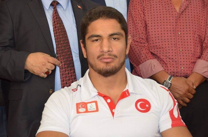 Dünya Şampiyonu Taha Akgül Memleketinde Coşkuyla Karşılandı
