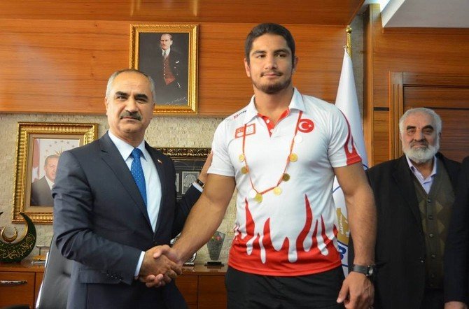 Dünya Şampiyonu Taha Akgül Memleketinde Coşkuyla Karşılandı