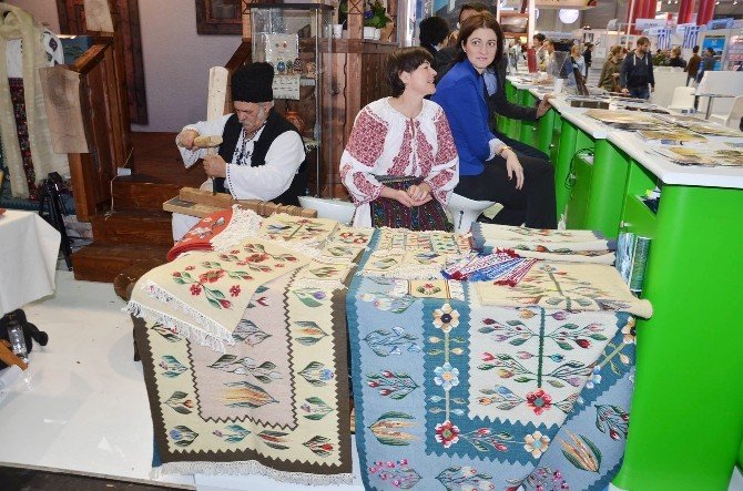 Viyana Turizm Fuarında Renkli Görüntüler Oluştu