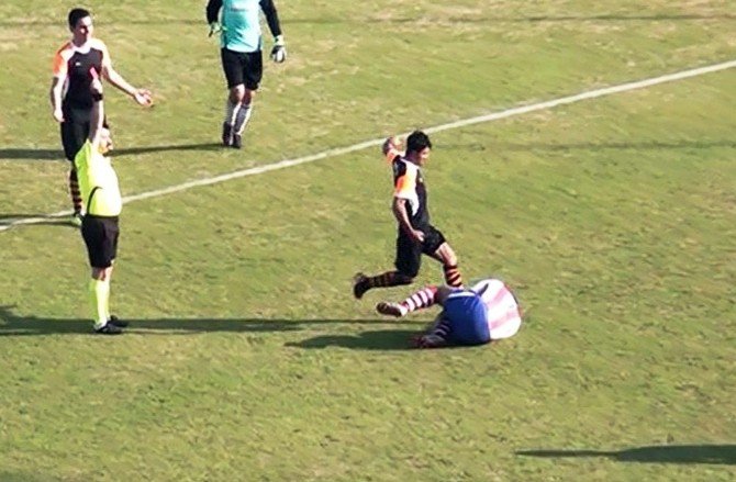 Tekmeci Futbolcunun Cezası Belli Oldu
