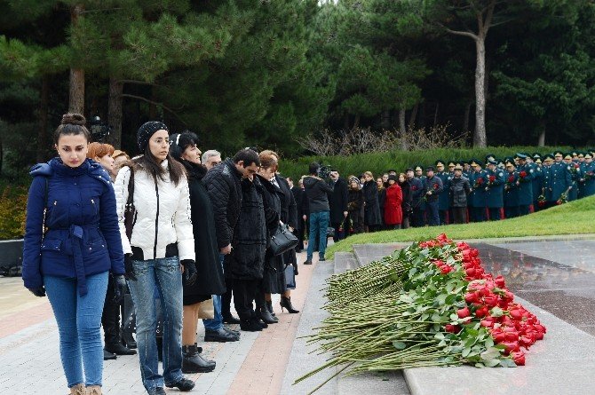 Aliyev Ölümünün 12’inci Yılında Mezarı Başında Anıldı