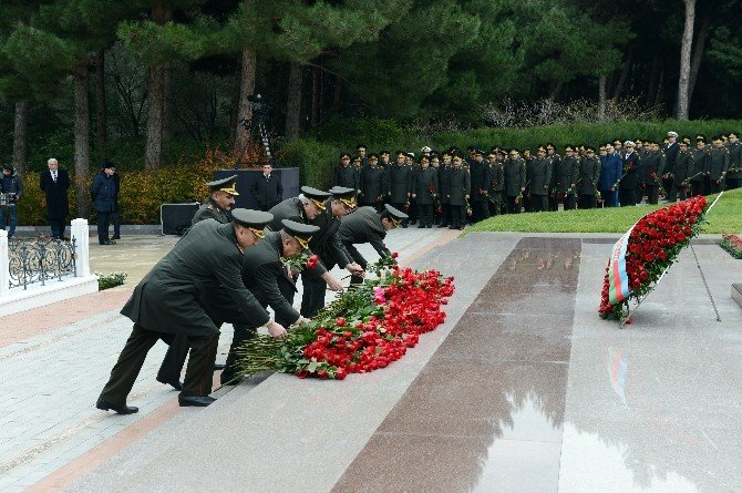 Aliyev Ölümünün 12’inci Yılında Mezarı Başında Anıldı