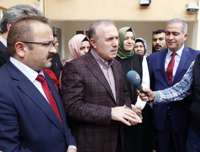 Ak Partili Aziz Babuşcu Oyunu Ailesi İle Birlikte Kullandı