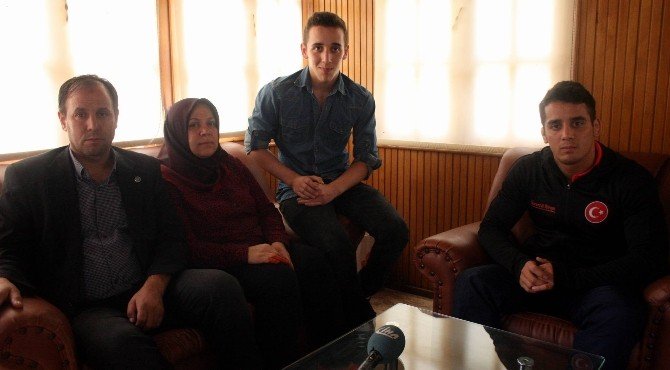 İşitme Engelli Milli Güreşçi Avrupayı Fethetti
