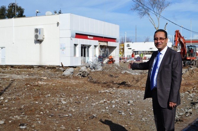 Gökay Bacan, “Akaryakıt İstasyonu Dedikodularına Gülüp Geçiyoruz”