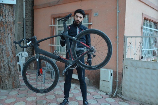 İstanbul’dan Bafra’ya Bisikletle Geldi