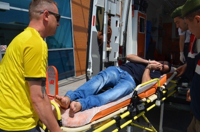 Mahkum Dudaklarını Dikti