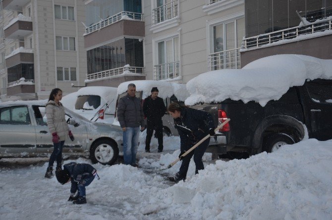 Bafra’da Araçlar Kar Altında Kaldı