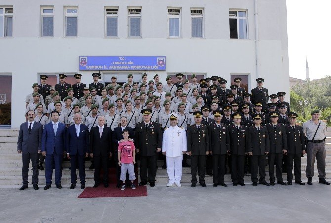 Bakan Çağatay Kılıç’tan Güvenlik Güçlerine Bayrak Ziyareti