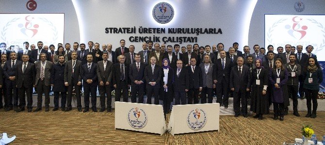 Bakan Çağatay Kılıç Gençlik Çalıştayı’nda Konuştu: