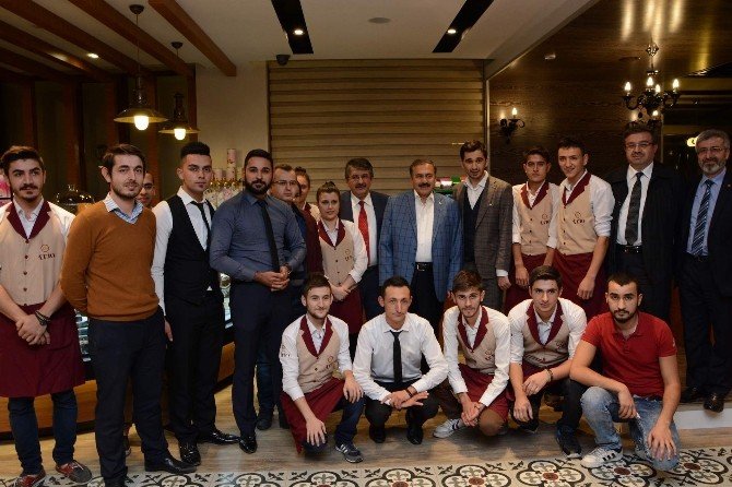 Bakan Eroğlu Afyonkarahisar’da Genç İş Adamları İle Bir Araya Geldi