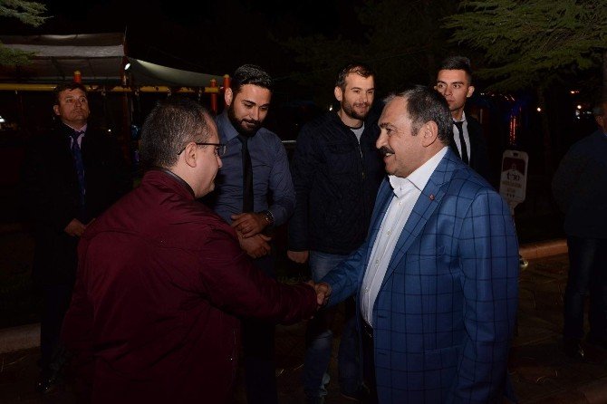 Bakan Eroğlu Afyonkarahisar’da Genç İş Adamları İle Bir Araya Geldi