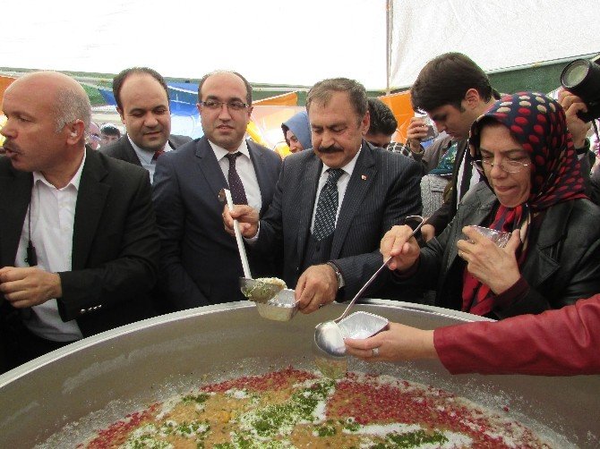 Bakan Eroğlu Seçim Çalışmaları Kapsamında Sandıklı İlçesini Ziyaret Etti