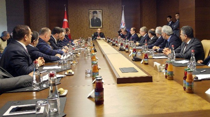 Bakan Kılıç: "E-bilet Verilerinde Müsabakalara Katılımda Artış Var"