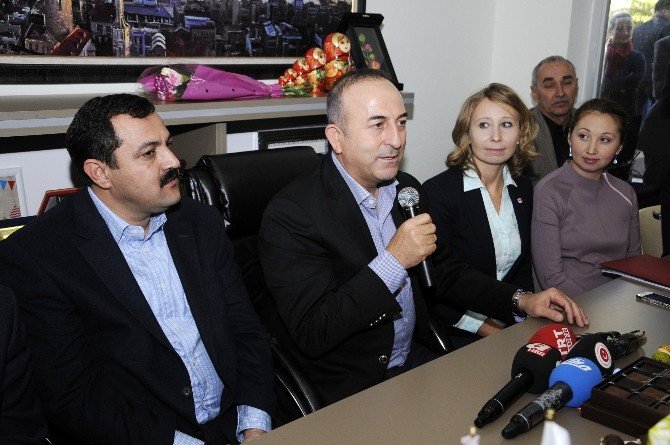 Bakan Çavuşoğlu, Antalya’da Yaşayan Rus Vatandaşlarla Buluştu
