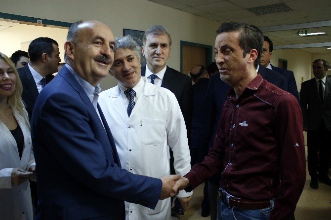 Bakan Müezzinoğlu Çift Kol Nakli Yapılan Mustafa Sağır’ı Ziyaret Etti