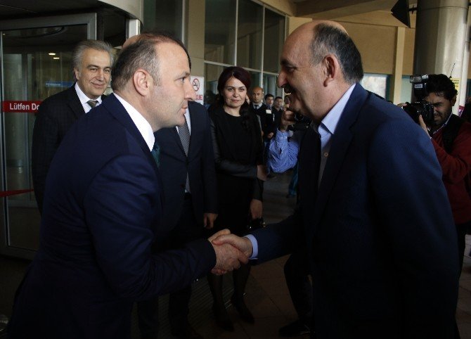 Bakan Müezzinoğlu Çift Kol Nakli Yapılan Mustafa Sağır’ı Ziyaret Etti