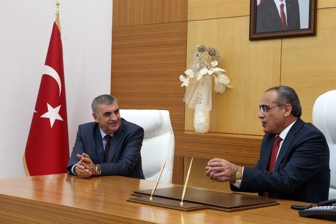 Bakan Topçu: "Türkiye’yi Durdurmak İstiyorlar"