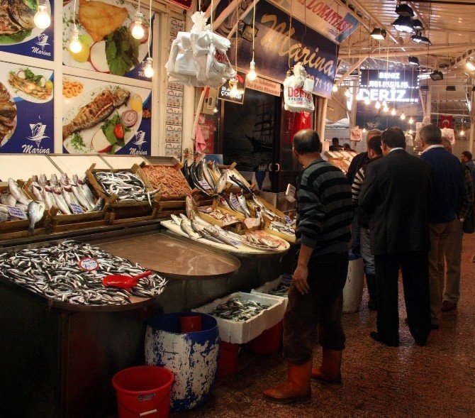 Balık Tezgahları Ucuz Hamsi İle Şenlendi