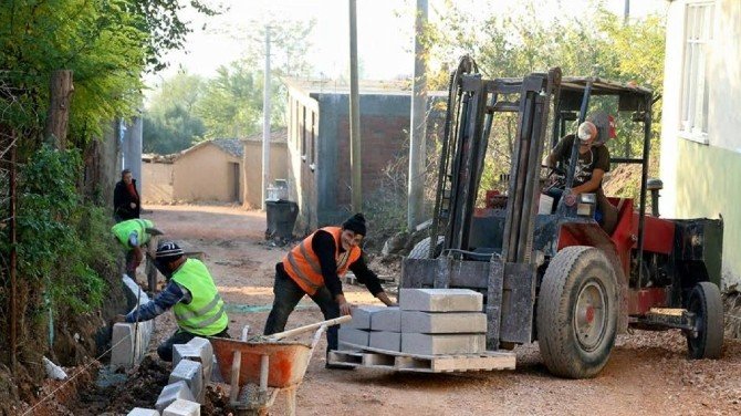 Bandırma’da Kırsal Mahallelere Parke Taşı Döşeniyor