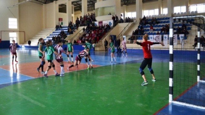 Bandırmaspor Hentbol Bayan Takımı: 24 - Urla Belediyesi Spor Kulübü Hentbol Bayan Takımı: 20