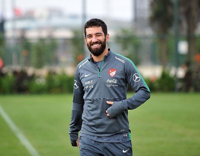 Arda Turan’dan Van Persıe’ye Gönderme