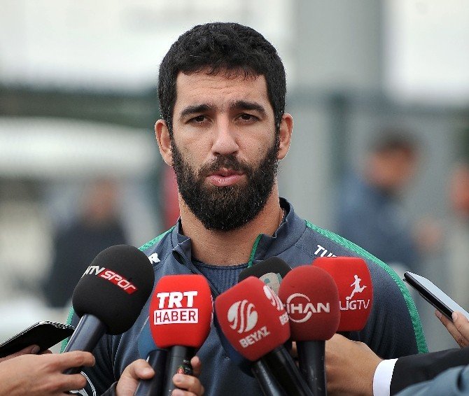 Arda Turan’dan Van Persıe’ye Gönderme