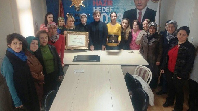 Bartın Kadın Kolları Teşekkür Belgesi İle Ödüllendirildi