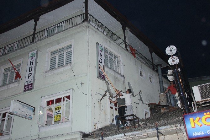 Bartın’da Hdp Binasının Tabelası Söküldü