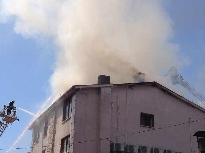 Bartın’da Korkutan Otel Yangını
