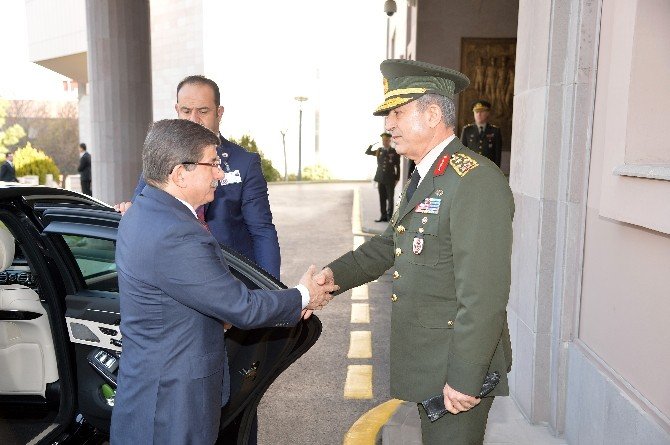 Başbakan Davutoğlu’dan Genelkurmay Başkanlığı’na Taziye Ziyareti