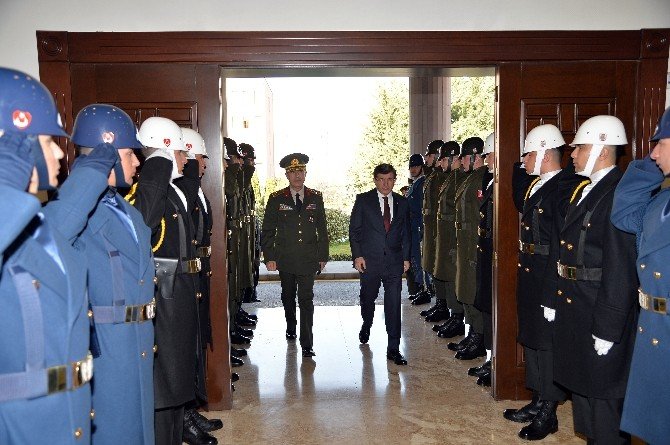 Başbakan Davutoğlu’dan Genelkurmay Başkanlığı’na Taziye Ziyareti