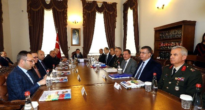 Başbakan Davutoğlu, Ankara’daki Terör Saldırısı Sonrası Valilikten Brifing Aldı