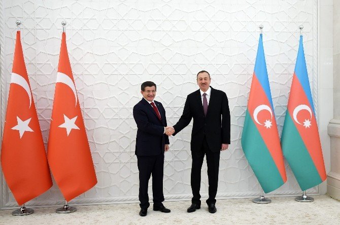 Başbakan Davutoğlu Aliyev’le Görüştü