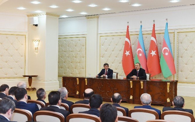 Davutoğlu: “Tansiyonu Yükselten Açıklamalar Yapan Putin’e Çağrıda Bulunuyorum”