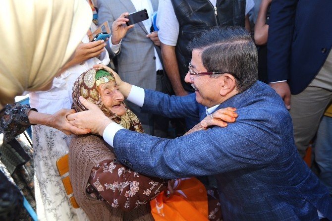 Başbakan Davutoğlu Baba Ocağında