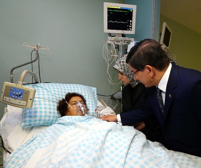 Başbakan Davutoğlu, Ankara’daki Patlamada Yaralanan Vatandaşları Ziyaret Etti