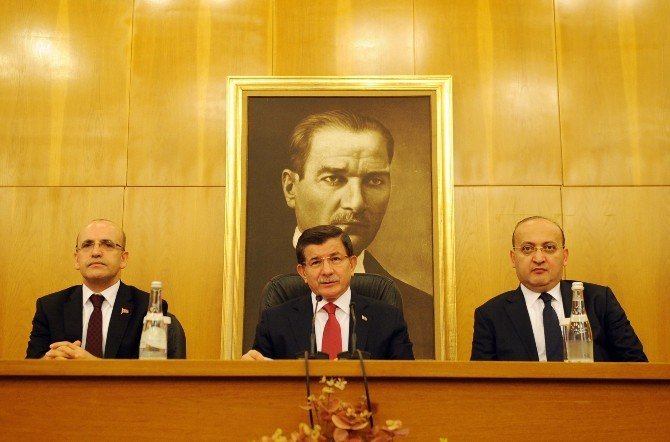 Başbakan Davutoğlu: "İsterse Kandil’e Gidip Çayını İçsin Bu Senarist"