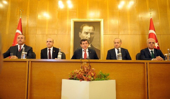 Başbakan Davutoğlu: "İsterse Kandil’e Gidip Çayını İçsin Bu Senarist"