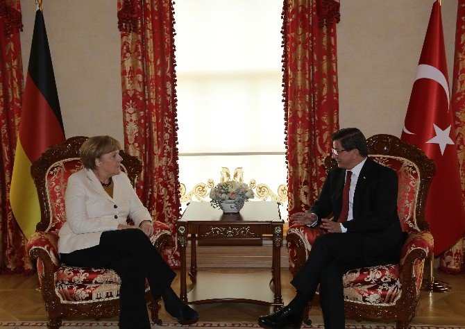 Başbakan Davutoğlu, Angela Merkel Görüşmesi Başladı
