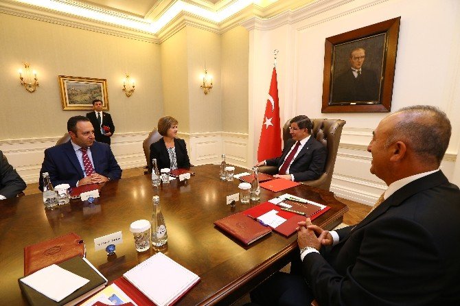 Başbakan Davutoğlu, Kktc Dışişleri Bakanı Çolak’ı Kabul Etti