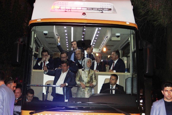 Başbakan Davutoğlu Manisa’da Esnafı Ziyaret Etti