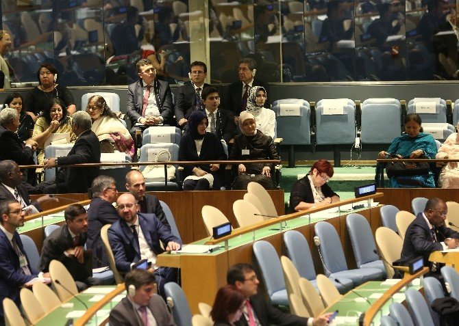 Sare Davutoğlu, Başbakan’ın Bm Konuşmasını Dinledi
