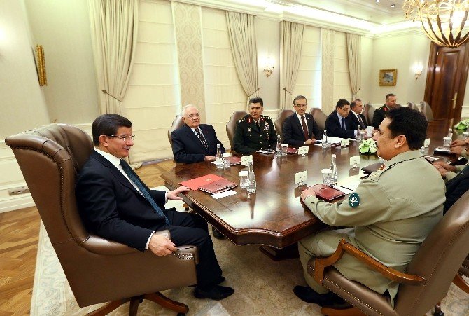 Başbakan Davutoğlu, Pakistan Kara Kuvvetleri Komutanı Şerif’i Kabul Etti