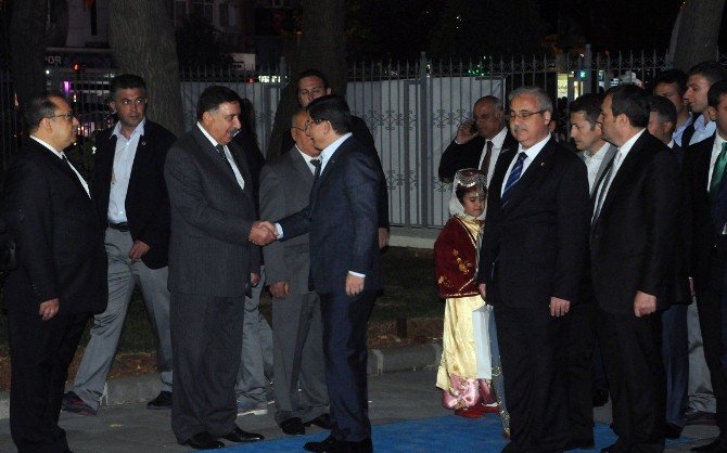 Başbakan Davutoğlu’na Davullu Zurnalı Karşılama