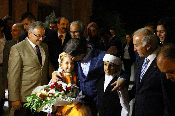 Başbakan, Gencin Fotoğraf Çektirme İsteğini Geri Çevirmedi