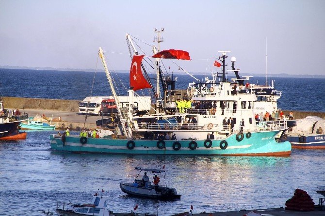 Başbakan Davutoğlu Samsun’da Denize Açıldı