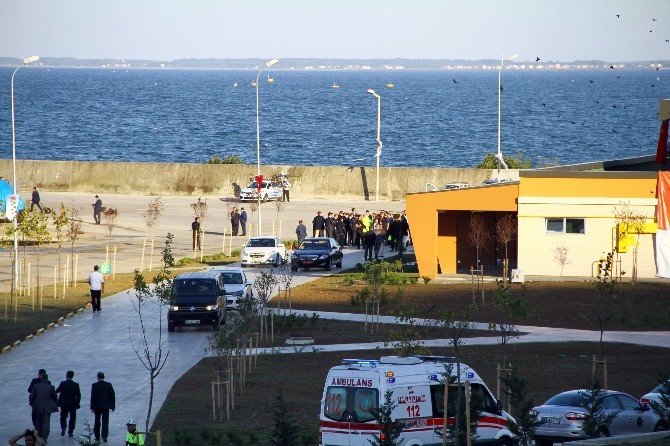Başbakan Davutoğlu Samsun’da Denize Açıldı