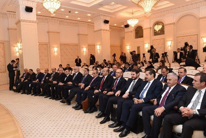 Davutoğlu: “Tansiyonu Yükselten Açıklamalar Yapan Putin’e Çağrıda Bulunuyorum”
